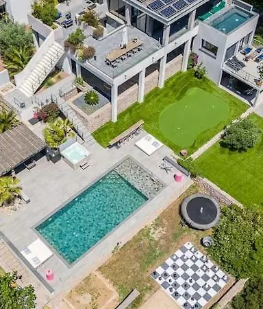 Piscine Chauffee Vue Standing Sete